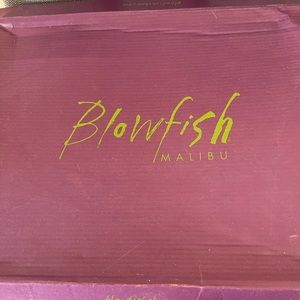 Blowfish brown wildlife size 8.5